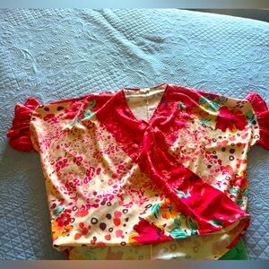 UMGEE Floral Top. Great condition Size Small